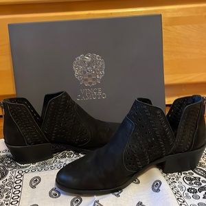 Vince Camuto Black “Prasata” soft leather Bootie sz 9M